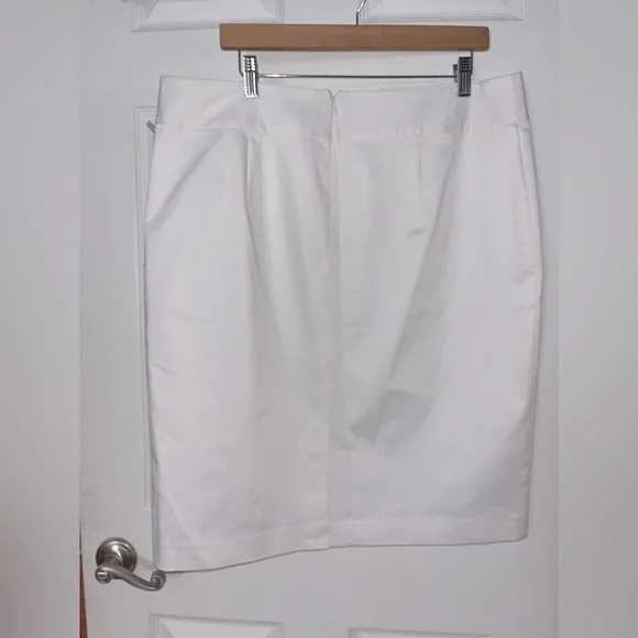 Liz Claiborne Chic White Pencil Skirt for Women NWT 16 - Picture 4 of 4
